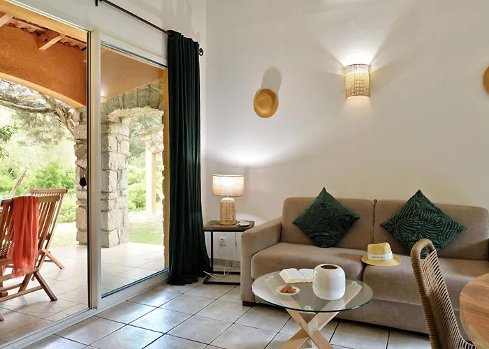 Hotel apartamentowy Abbartello Olmeto (Corsica)